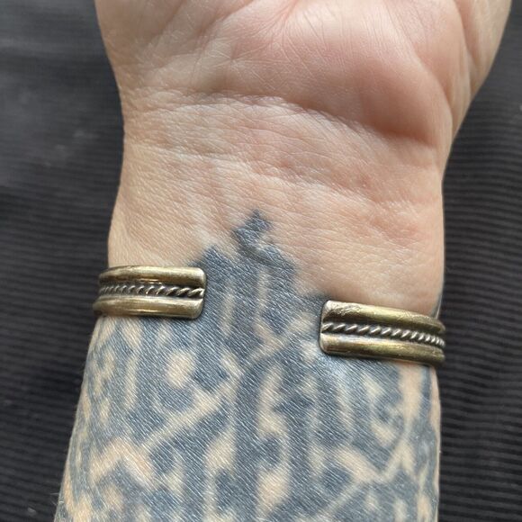 Vintage Navajo Sterling Silver Kingman Turquoise Cuff Bracelet. USA. Small. - Picture 11 of 13